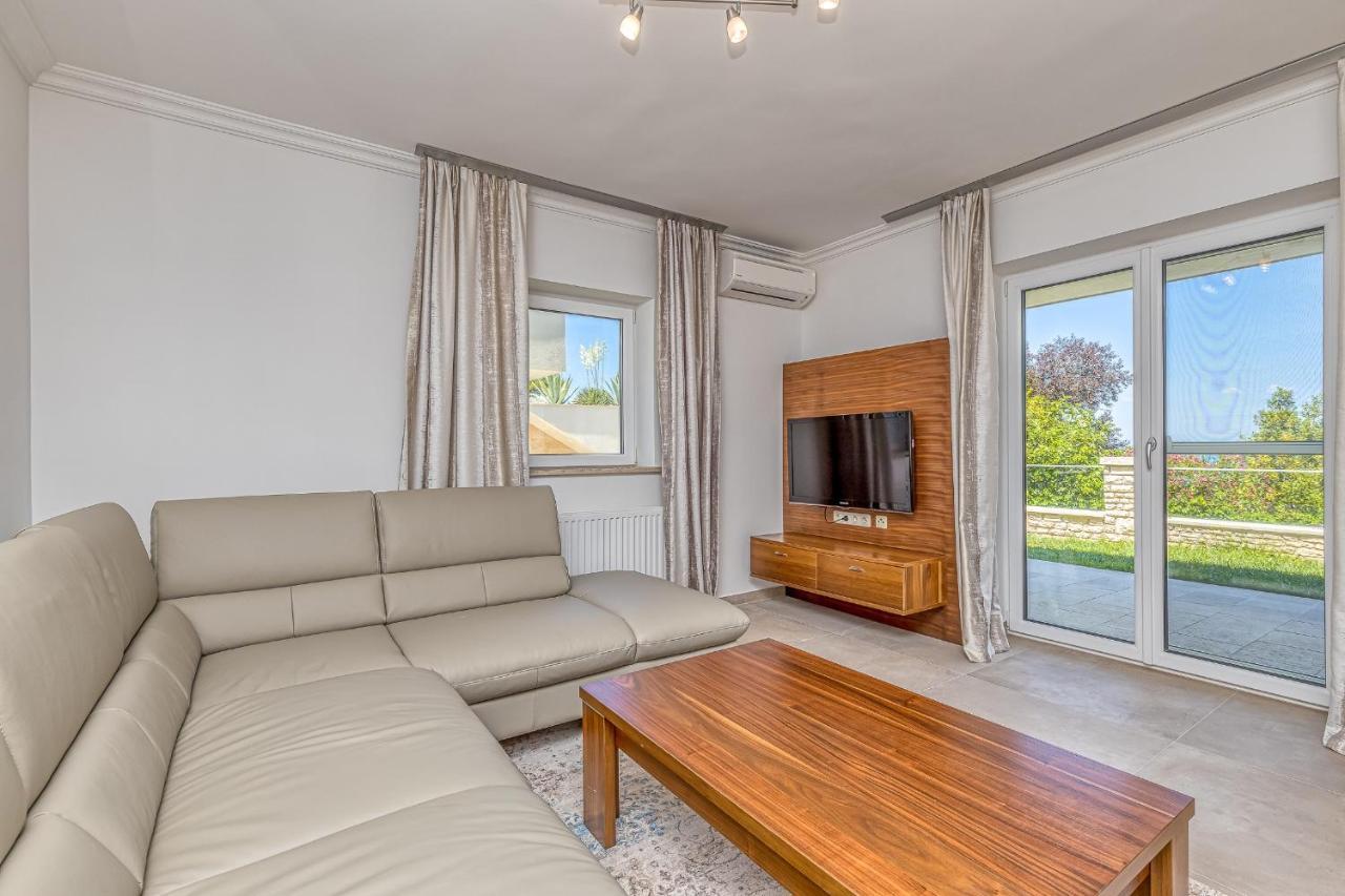 Villa Milena With Pool And Sea View Цървени Връх Екстериор снимка