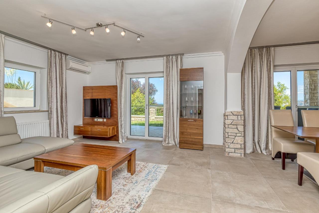 Villa Milena With Pool And Sea View Цървени Връх Екстериор снимка